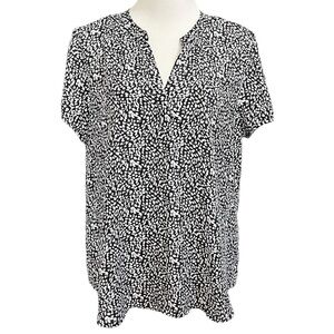Vince Camuto Women’s Split Neck Black & White Patterned Blouse Size XL